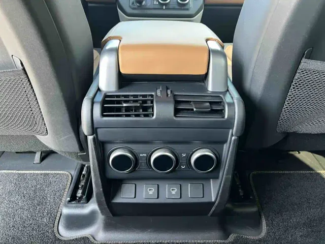 Land Rover Defender — Фото автомобиля 18