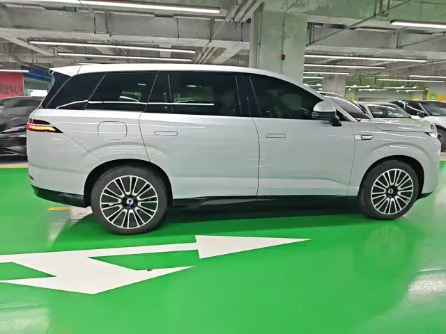 Denza N8L — Фото автомобиля 8