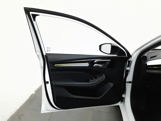 Roewe i5 — Фото автомобиля 8