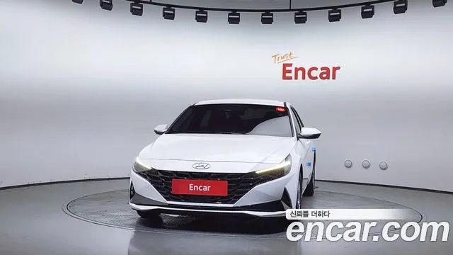 Hyundai AVANTE Avante (CN7) — Фото автомобиля 3