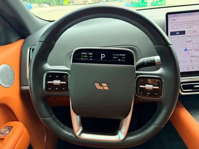 Li Auto L8 — Фото автомобиля 30