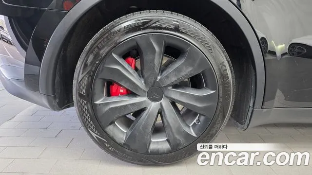 Tesla Model Y — Фото автомобиля 5
