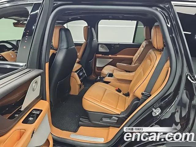 Lincoln Aviator — Фото автомобиля 11