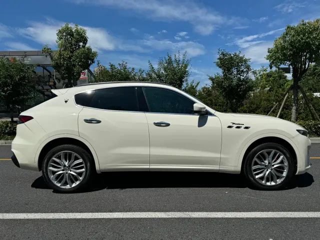 Maserati Levante — Фото автомобиля 14
