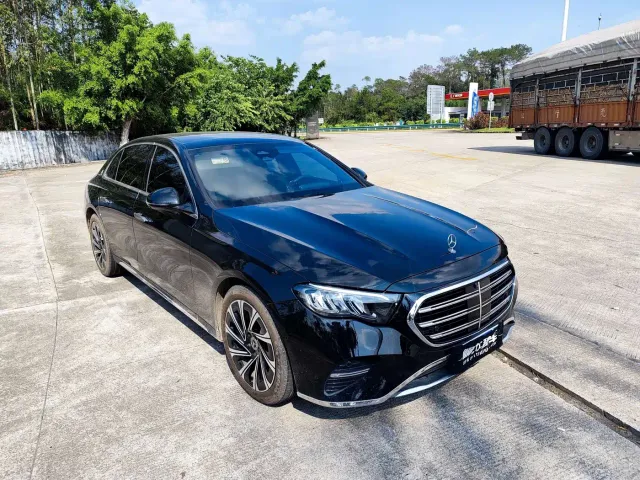 Mercedes-Benz E-Class — Фото автомобиля 3