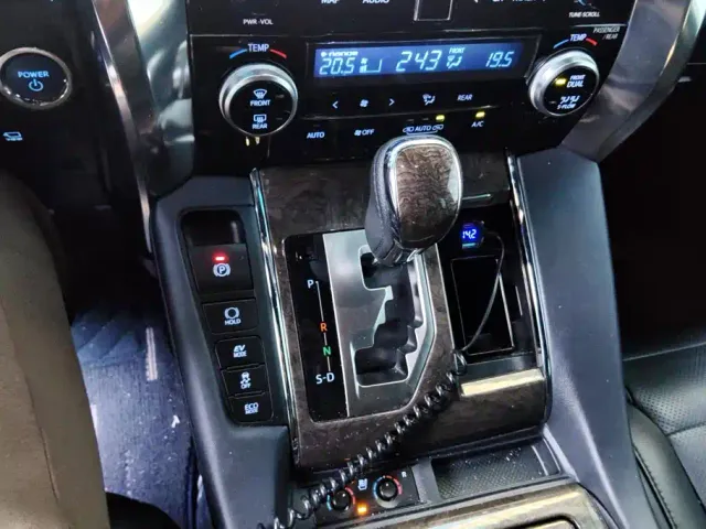 Toyota Vellfire — Фото автомобиля 16