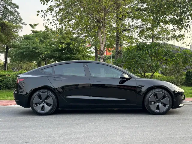 Tesla Model 3 — Фото автомобиля 21