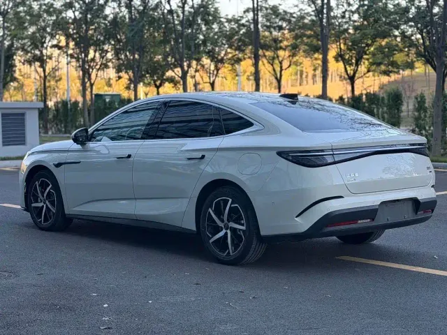 BYD Seal 07 DM-i — Фото автомобиля 4