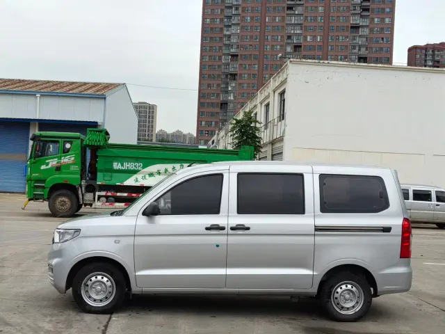 Wuling Hongguang V — Фото автомобиля 4