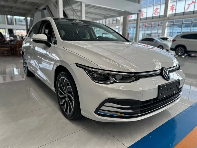 Volkswagen Golf — Фото автомобиля 3