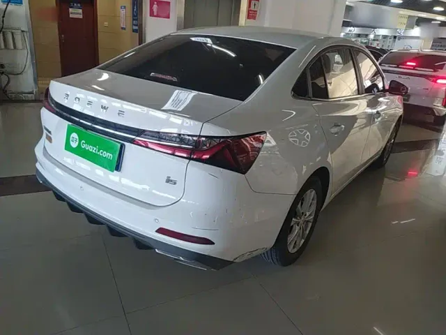 Roewe i5 — Фото автомобиля 6