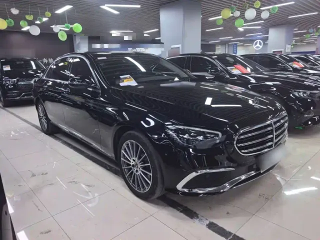 Mercedes-Benz E-Class — Фото автомобиля 3