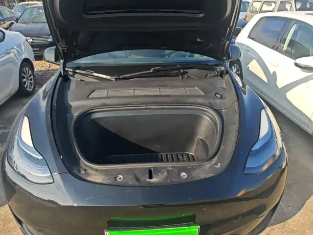 Tesla Model Y — Фото автомобиля 19
