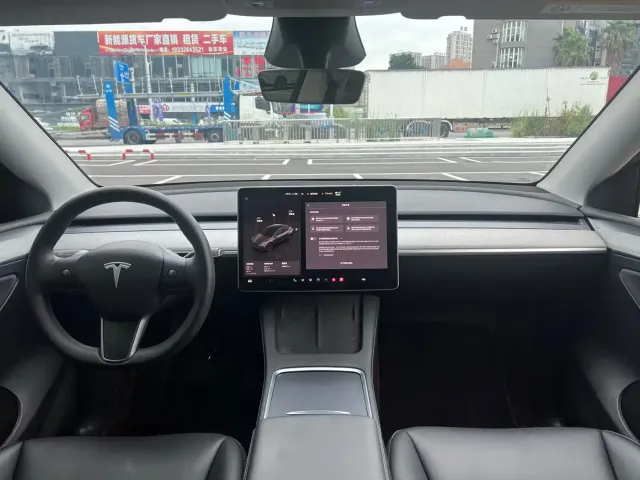 Tesla Model Y — Фото автомобиля 12