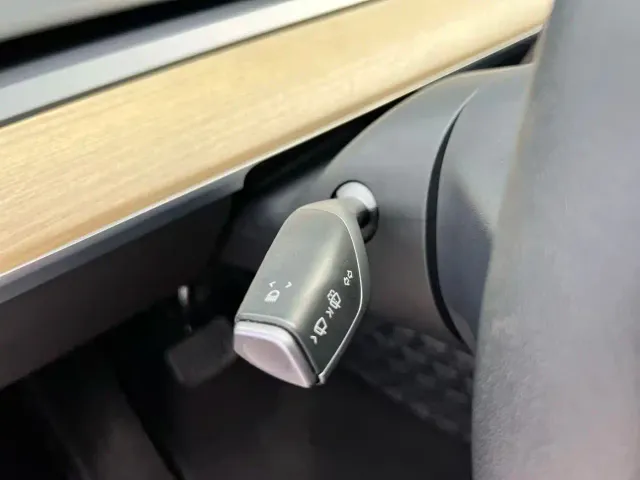 Tesla Model Y — Фото автомобиля 19