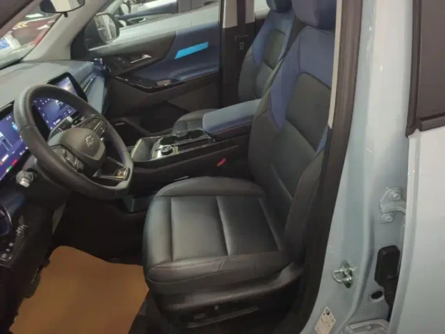 Chevrolet Equinox Plus — Фото автомобиля 14