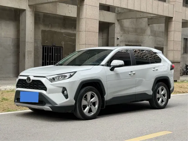 Фотография автомобиля — Toyota RAV4