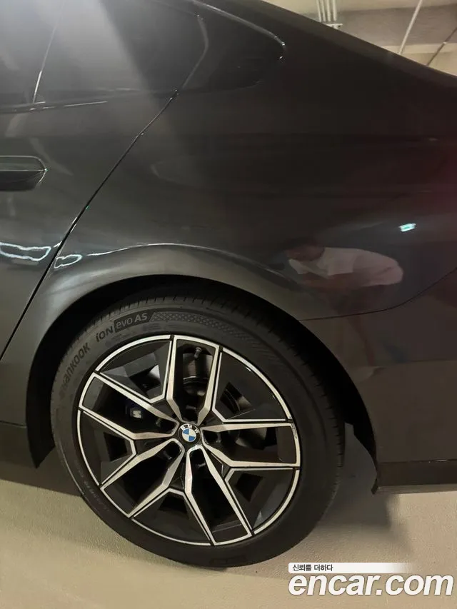 BMW 5 Series G60 — Фото автомобиля 8