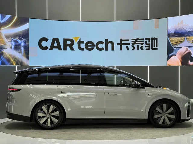 Li Auto i8 — Фото автомобиля 21