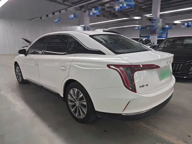 Hongqi E-QM5 — Фото автомобиля 4