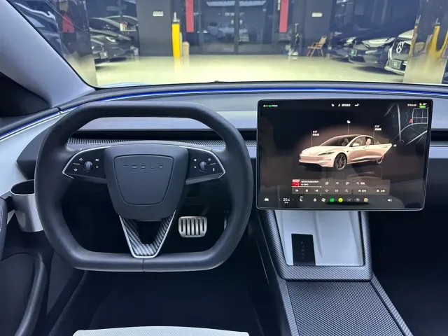 Tesla Model 3 — Фото автомобиля 16