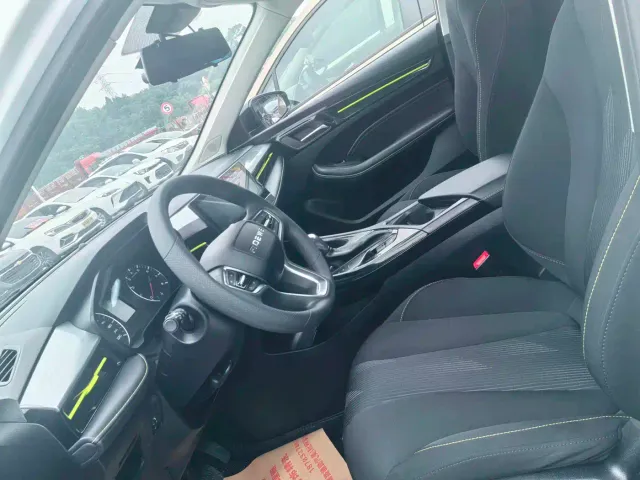 Roewe i5 — Фото автомобиля 7