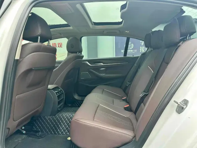 BMW 5 Series — Фото автомобиля 4