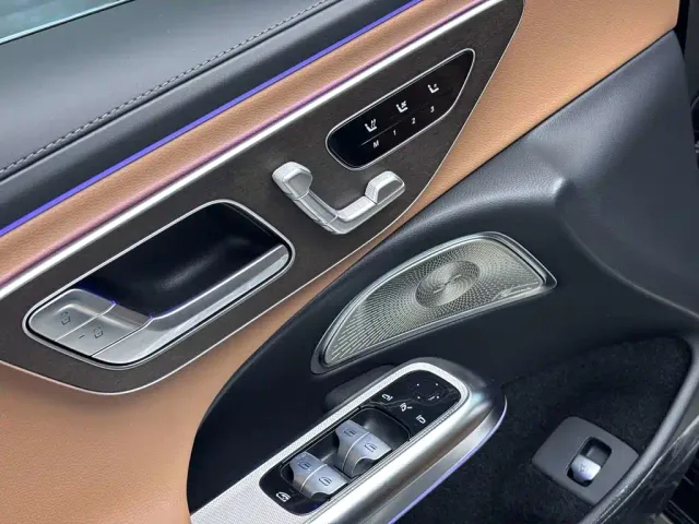 Mercedes-Benz E-Class — Фото автомобиля 25