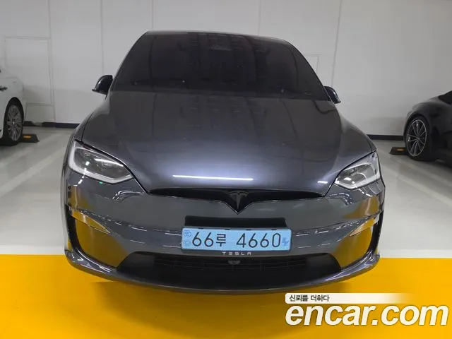 Tesla Model X — Фото автомобиля 3