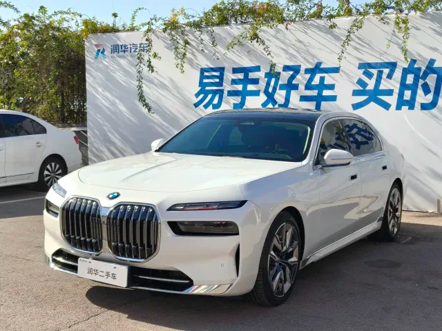 Фотография автомобиля — BMW 7 Series