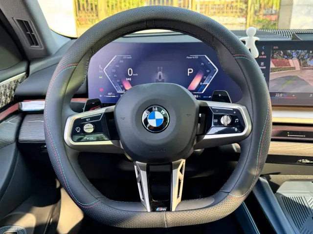 BMW 5 Series — Фото автомобиля 11