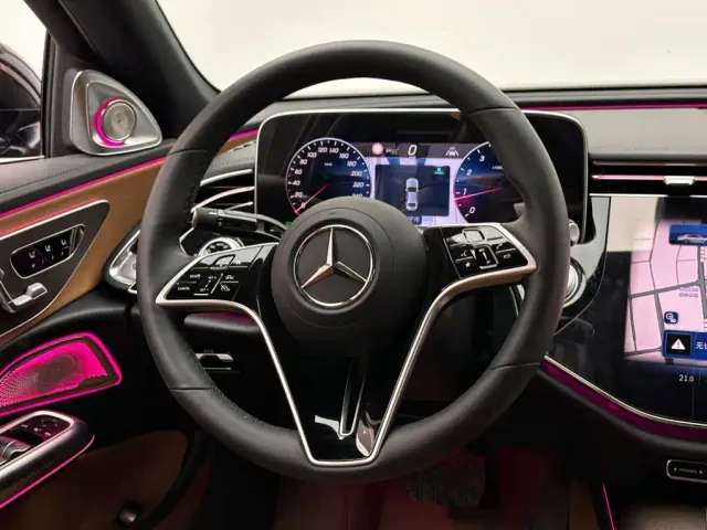 Mercedes-Benz E-Class — Фото автомобиля 12