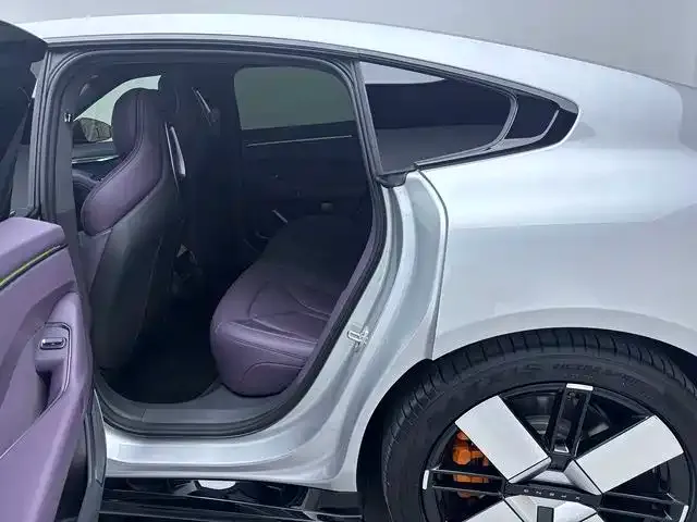 Xpeng P7 — Фото автомобиля 9