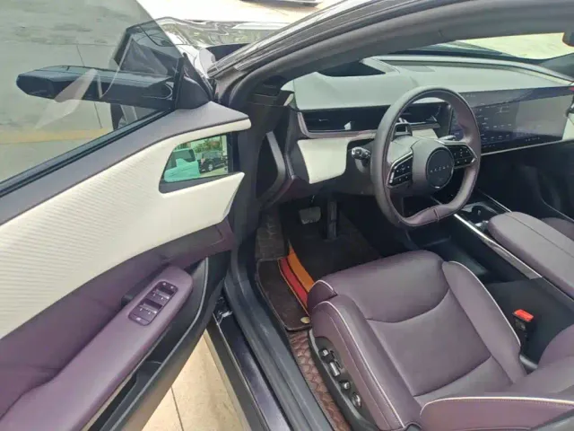 Mazda EZ-60 — Фото автомобиля 15