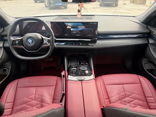 BMW i5 — Фото автомобиля 8