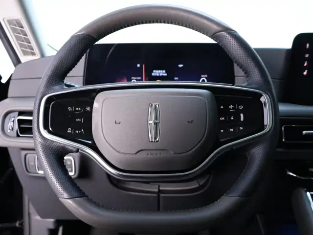 Lincoln Aviator — Фото автомобиля 16