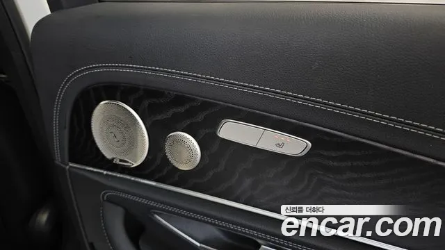 Mercedes-Benz E-Class — Фото автомобиля 19