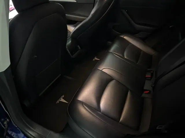 Tesla Model 3 — Фото автомобиля 10