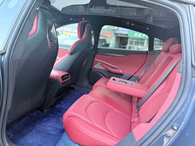 Xiaomi SU7 — Фото автомобиля 8