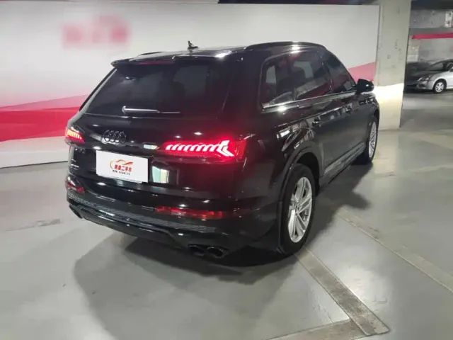 Audi Q7 — Фото автомобиля 4