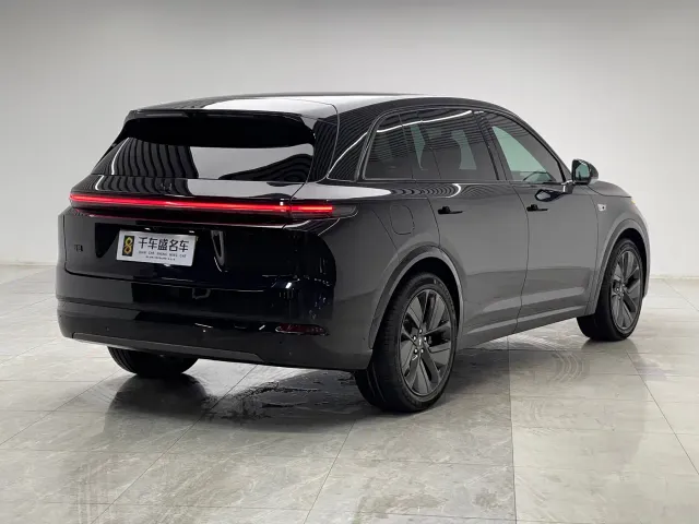 Li Auto L7 — Фото автомобиля 6
