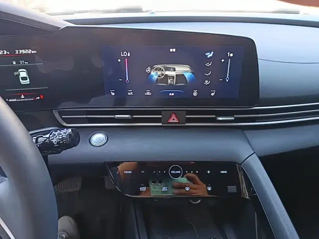 Hyundai Elantra — Фото автомобиля 12