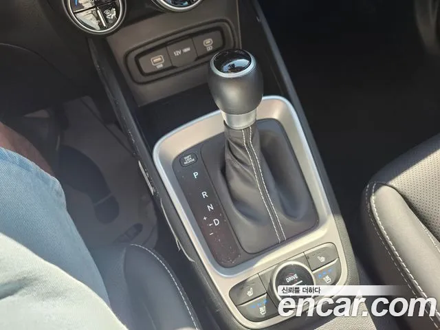 Hyundai Venue — Фото автомобиля 9