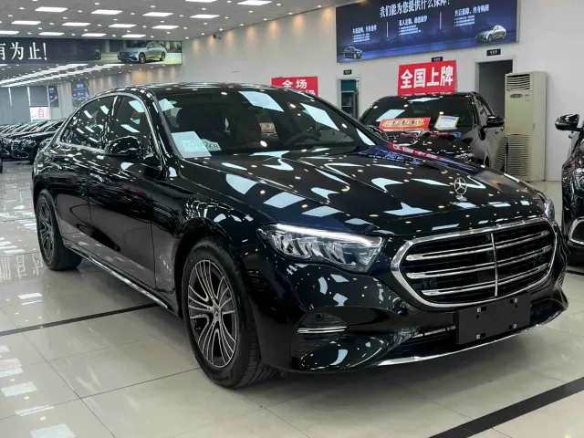 Mercedes-Benz E-Class — Фото автомобиля 3