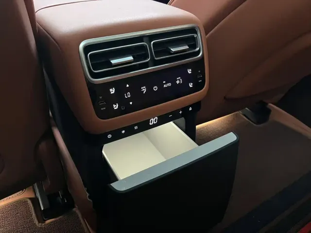 Li Auto L7 — Фото автомобиля 6