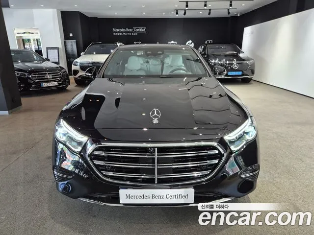 Mercedes-Benz E-Class — Фото автомобиля 3