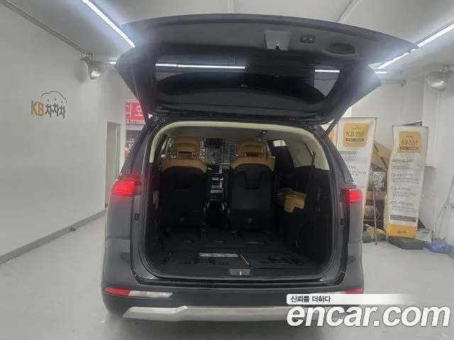 Kia Carnival Generation 4 — Фото автомобиля 20