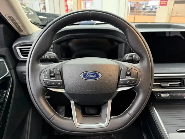 Ford Explorer — Фото автомобиля 8