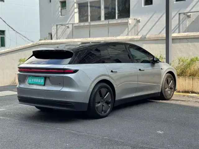 Li Auto i6 — Фото автомобиля 10