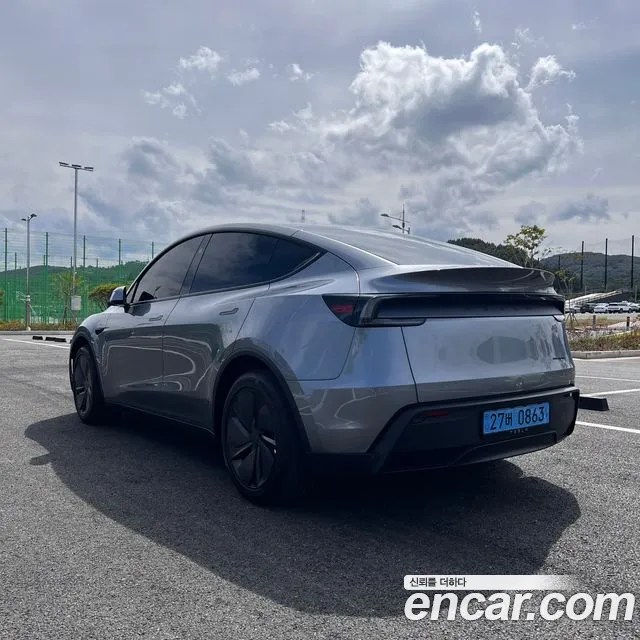 Tesla Model Y — Фото автомобиля 9